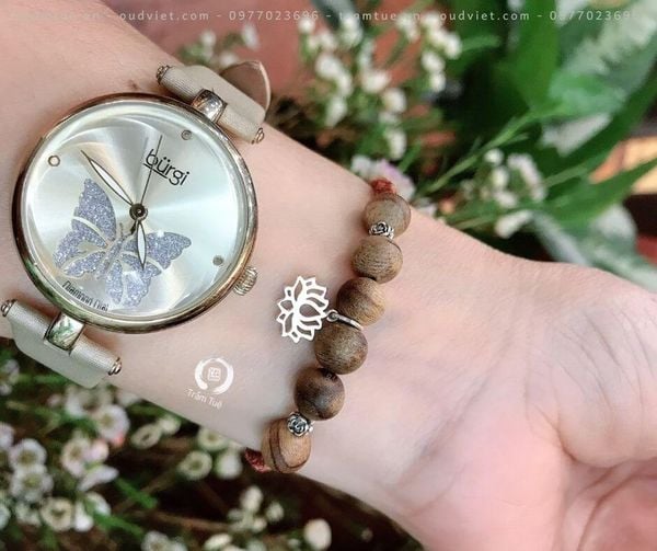 Lý giải của chuyên gia: Có nên vòng tay cùng với đồng hồ huyệt thần môn