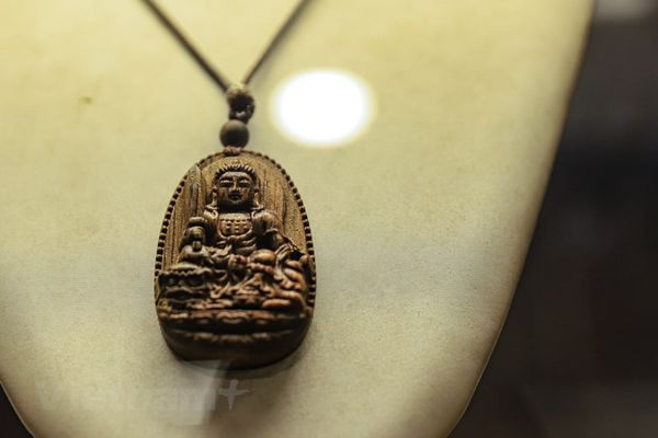 necklace agarwood hanoi fengshui