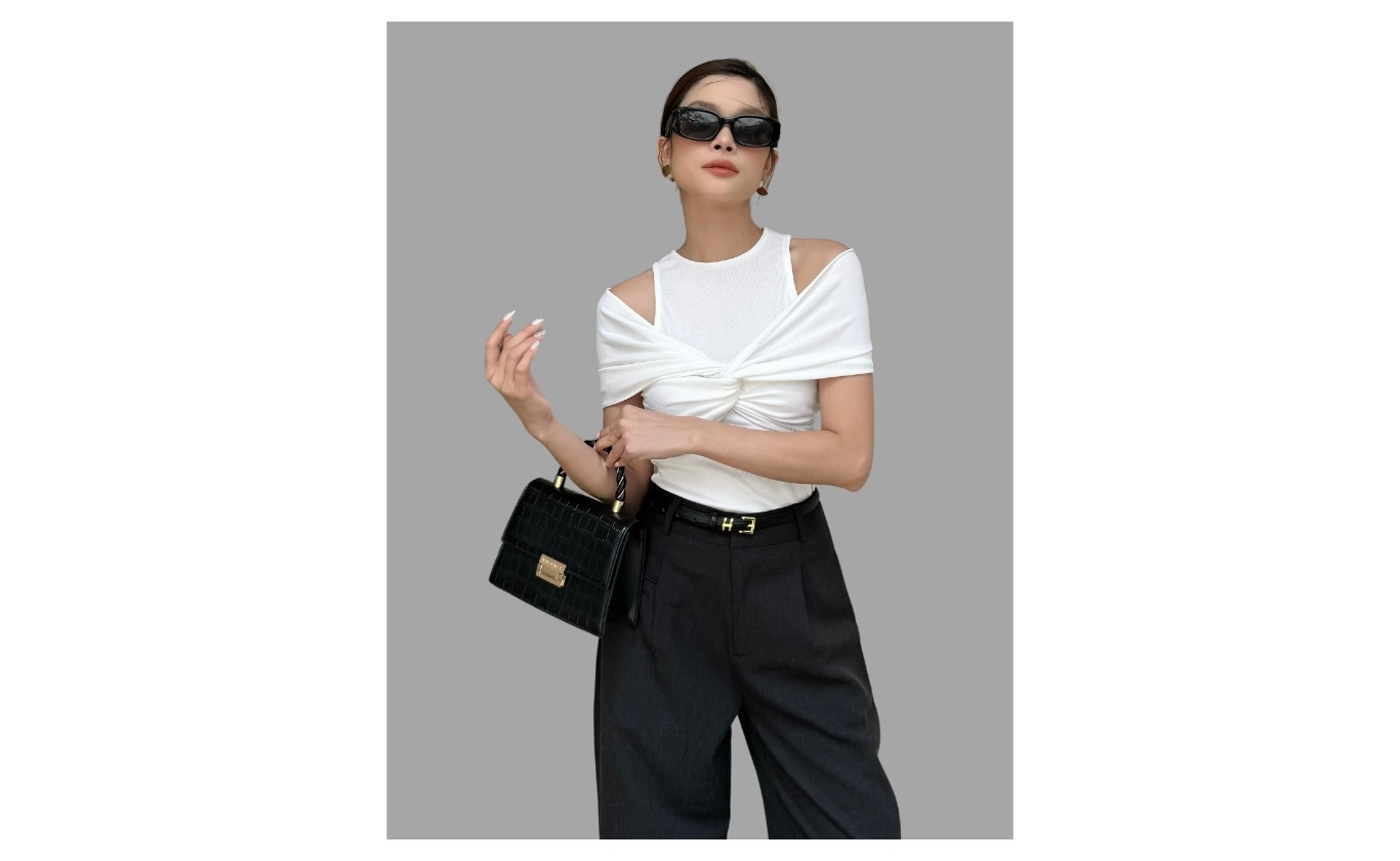 Áo thun gân trễ vai xoắn ngực - A2227