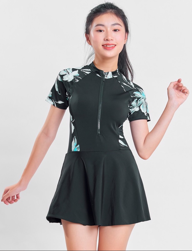 Những Kiểu Đồ Bơi Nữ Kín Đáo Vẫn Không Che Được Hết Sự Duyên Dáng Của Chị Em