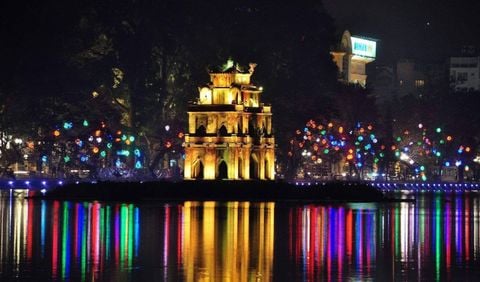 Hà Nội: Công bố 15 sản phẩm tour đêm và ra mắt không gian chiếu sáng tại phố cổ