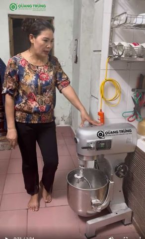 Lời nhận xét mộc mạc của cô Ngà về máy trộn bột B20 của siêu thị máy thực phẩm Quang Trung