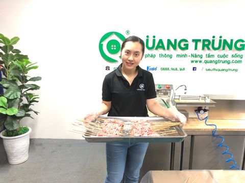 Máy xiên thịt tự động
