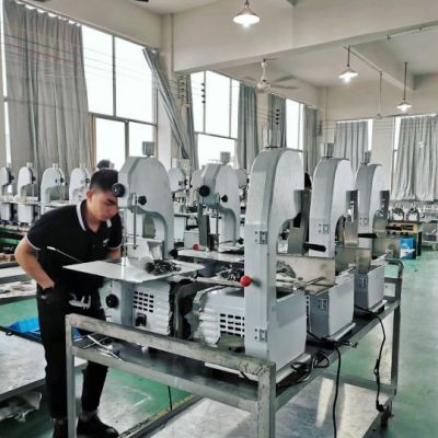 sản xuất máy thái thịt tại nhà máy cơ khí Quang Trung