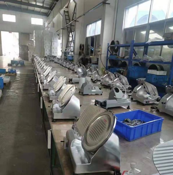 sản xuất máy thái thịt tại nhà máy cơ khí Quang Trung