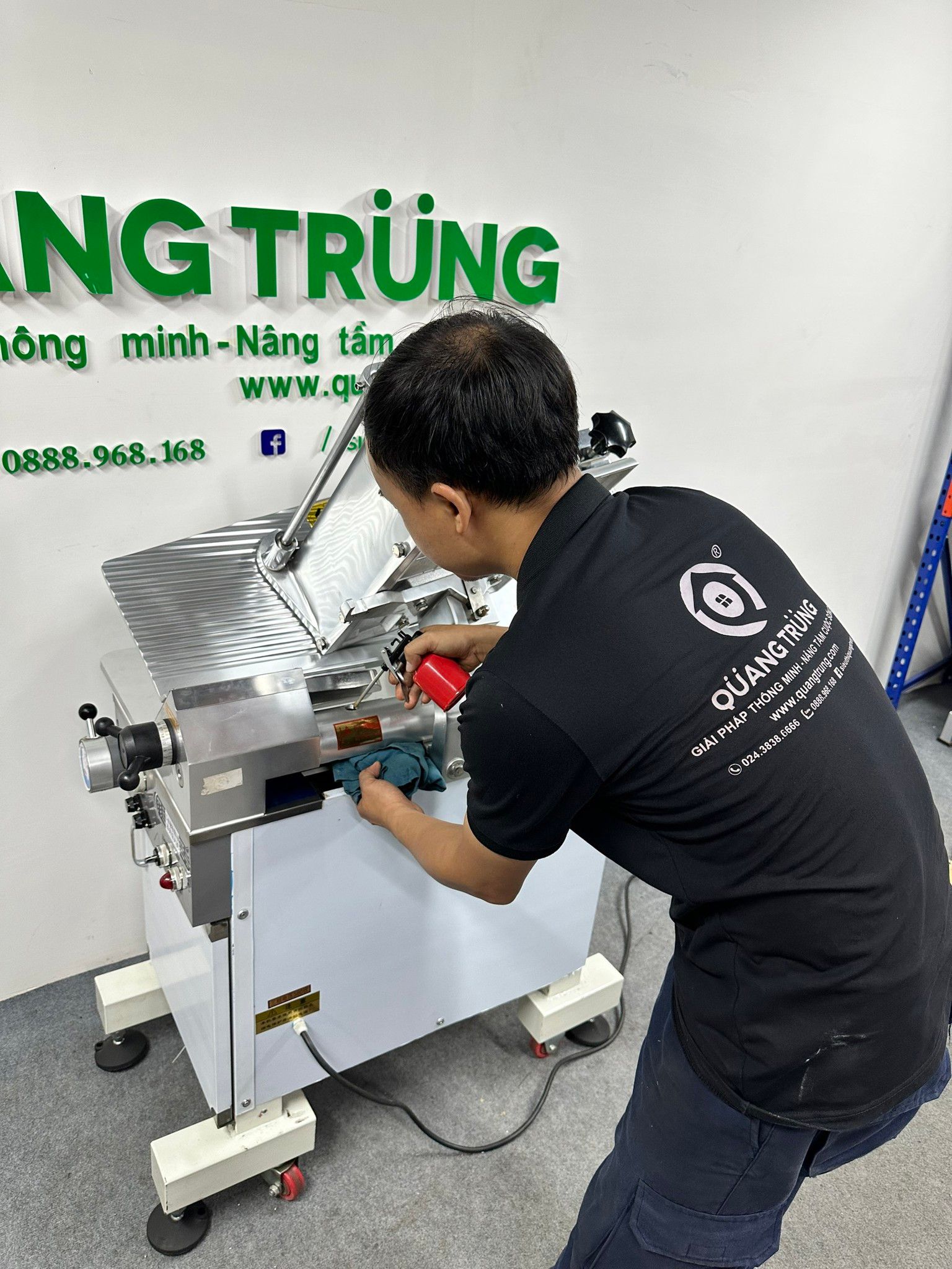Địa chỉ cung cấp máy thái thịt đông lạnh tại Hoàng Mai