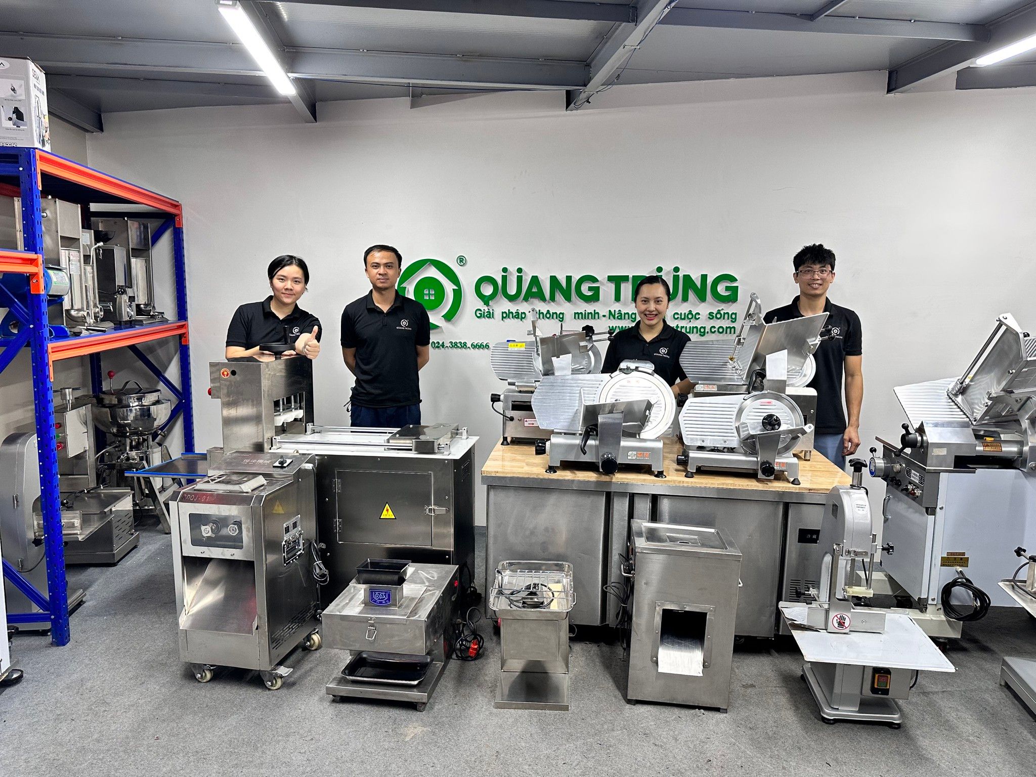 Hình ảnh máy thái thịt đông lạnh tại siêu thị máy thái thịt Quang Trung
