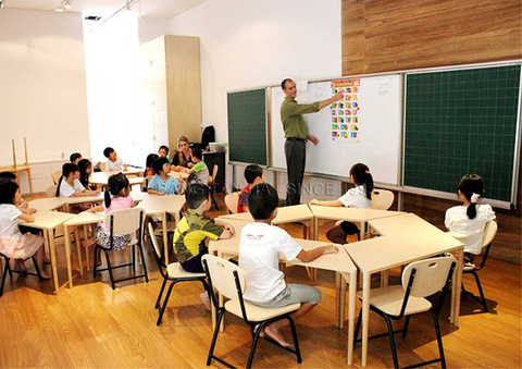 Bảng trượt ngang sử dụng trong các trường học - Sự phát triển tiên tiến của ngành bảng