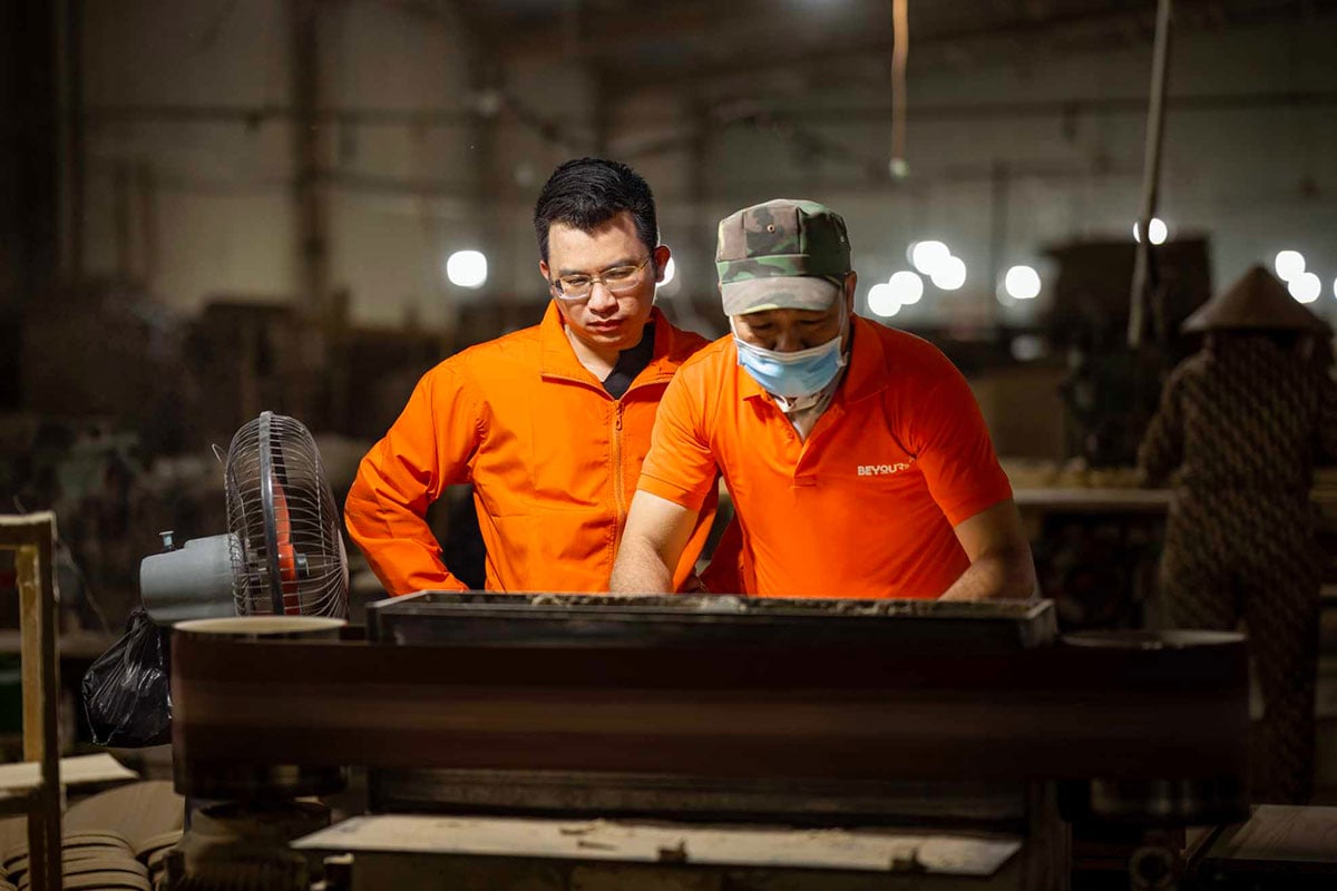 [VNEXPRESS] Vợ chồng đứng dậy từ phá sản