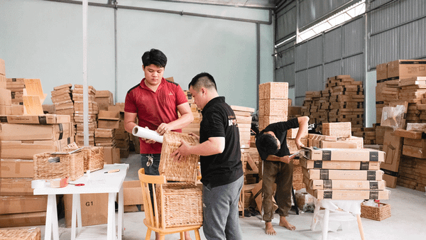 Một ngày của anh em kho xưởng nhà BEYOURs