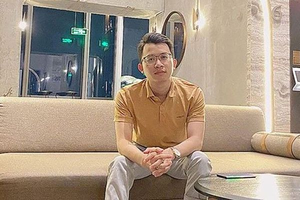 [CafeBiz] 9x bỏ chức giám đốc ngân hàng về bán nội thất, sống sót qua Covid nhờ TMĐT: Doanh thu tăng từ 200 triệu lên 2 tỷ đồng/tháng, chỉ 3 nhân viên “cân” 35% doanh thu