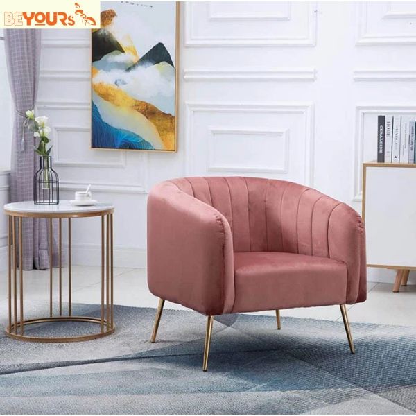Phối hợp ghế sofa hồng với màu nội thất trắng
