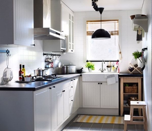 Thiết kế phòng bếp nhỏ mở rộng không gian sẽ giúp bạn có một không gian bếp rộng rãi và tiện nghi hơn. Những mẫu thiết kế mới sẽ giúp tối ưu diện tích phòng bếp, tạo cảm giác thoải mái khi làm việc, nấu ăn, và sử dụng không gian này cho nhiều mục đích khác nhau.