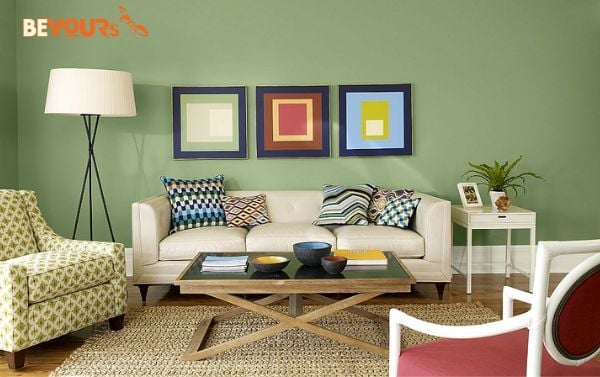 Tường màu xanh chọn sofa màu be