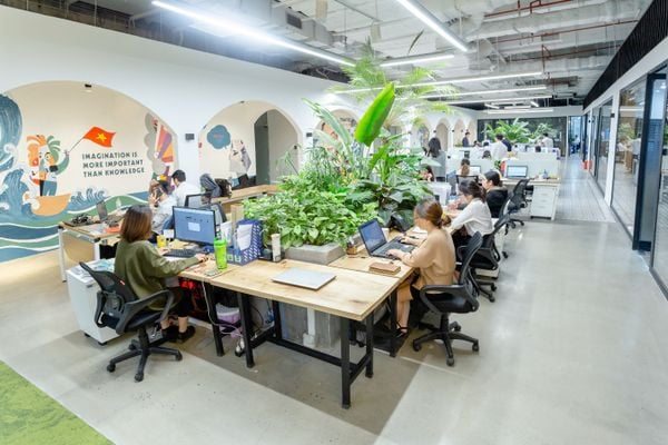 Thiết kế văn phòng xanh hiện đại không chỉ đáp ứng nhu cầu của đại đa số các doanh nghiệp hiện nay mà còn tạo ra một khối lượng công việc thật hiệu quả. Với sự kết hợp giữa kiến trúc hiện đại và các vật liệu thân thiện với môi trường, thiết kế văn phòng xanh hiện đại đem lại sự phong phú và độc đáo cho không gian văn phòng. Hãy xem hình ảnh liên quan để trải nghiệm thiết kế văn phòng xanh hiện đại tại Việt Nam.