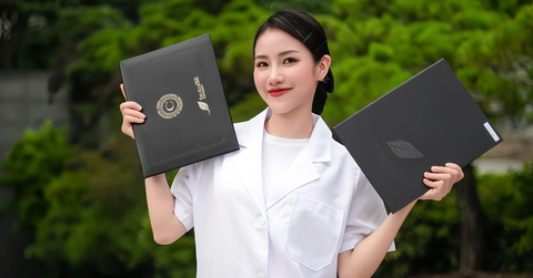 Bỏ học Y sang Hàn học nghề trang điểm, cô gái kiếm trăm triệu đồng/tháng