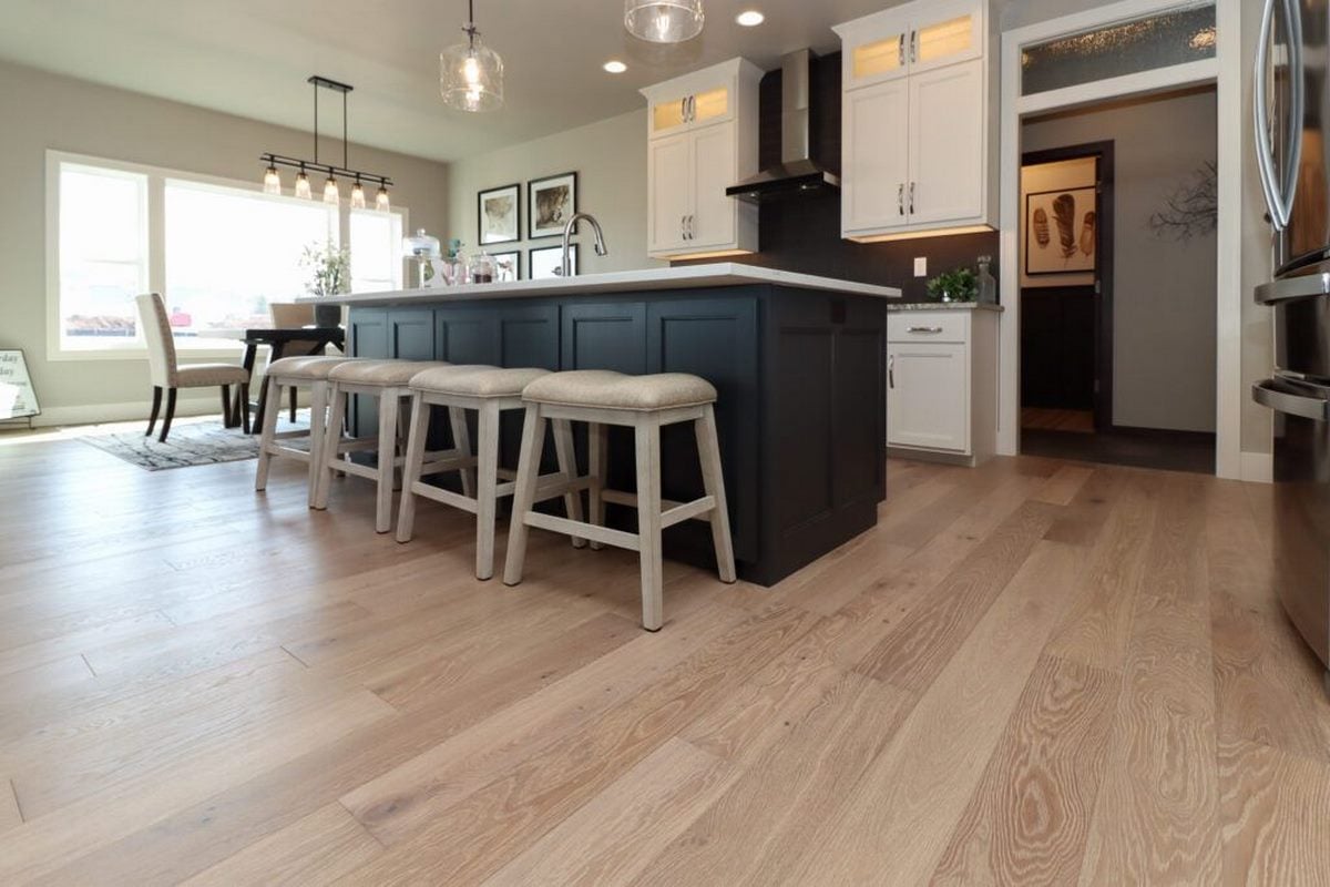Nên lát sàn gạch hay sàn gỗ cho nhà ở?