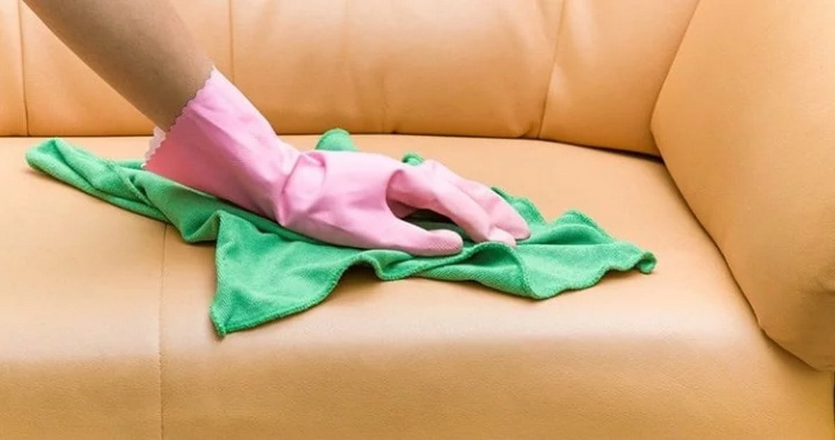 Cách tẩy keo dính trên da ghế Sofa