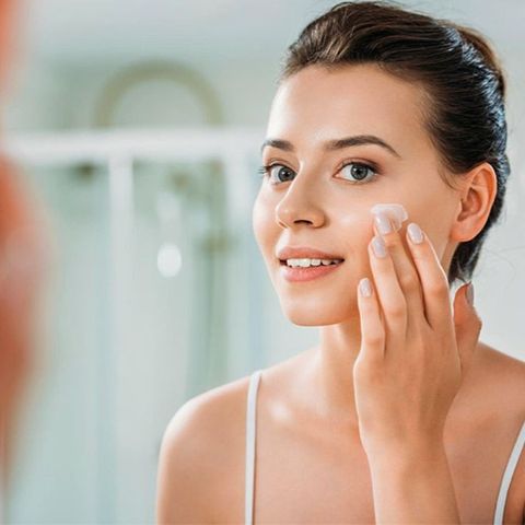 TOP 8 NGUYÊN NHÂN CHỦ YẾU GÂY RA NẾP NHĂN TRÊN DA BẠN CẦN TRÁNH