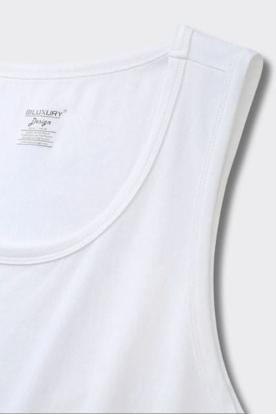 Cách mặc áo lót nam đơn giản, đúng cách tại nhà