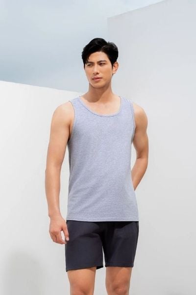 Cách mặc áo lót nam đơn giản, đúng cách tại nhà