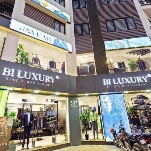 Cách mặc áo lót nam đơn giản, đúng cách tại nhà