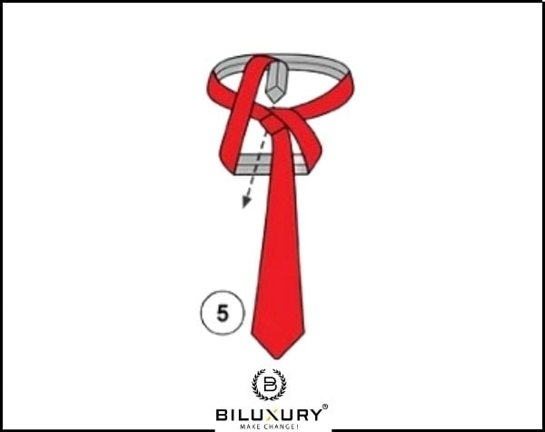 Cách thắt cà vạt tam giác