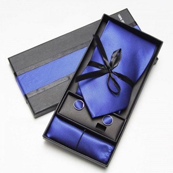 Chọn quà sinh nhật cho nam cà vạt