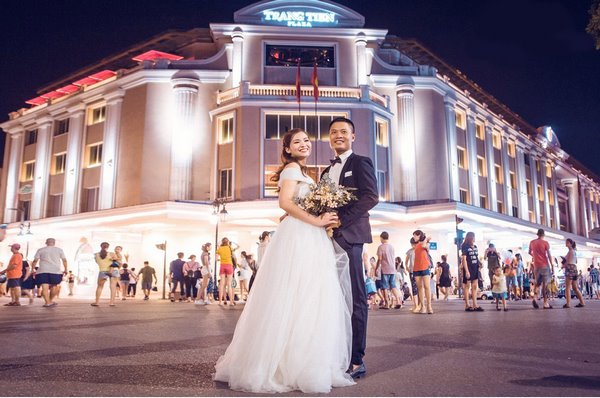 chụp ảnh cưới đẹp ở Tràng Tiền Plaza