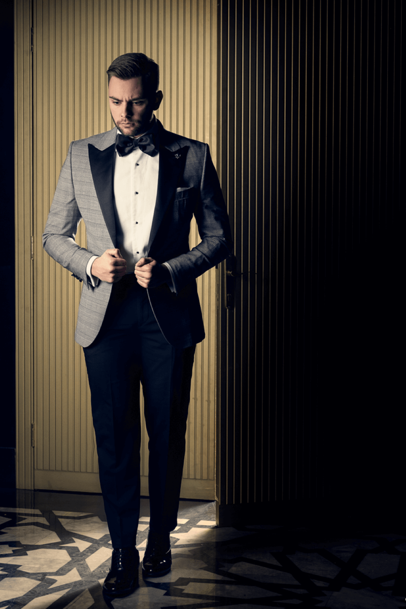 Sử dụng giày tây đen bóng luôn là sự lựa chọn hoàn hảo nhất khi mặc Tuxedo