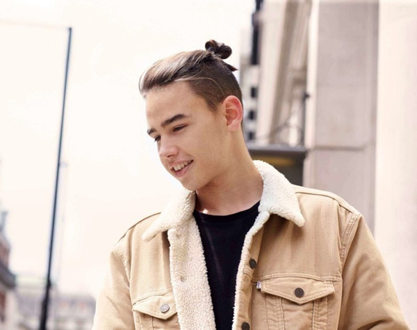 mẫu tóc Man bun châu á