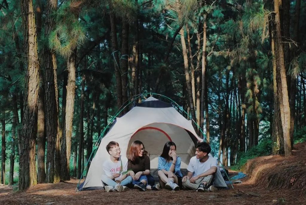 Trải nghiệm cắm trại qua đêm trên núi Hàm Lợn (Ảnh: Internet)