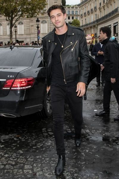 phối đồ với áo khoác đen nam