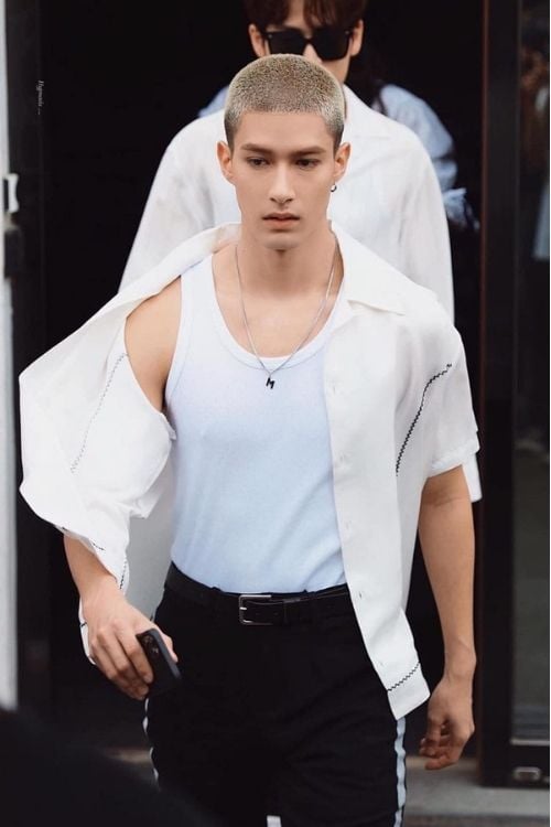 cách phối áo ba lỗ với áo sơ mi nam