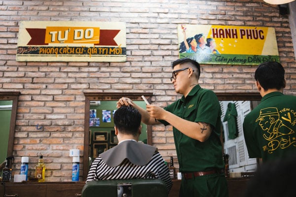 cách phục vụ khách của barber