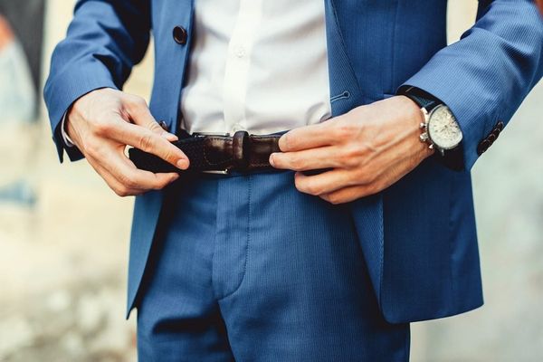 Thắt lưng da tạo sự liền mạch cho trang phục Sartorial