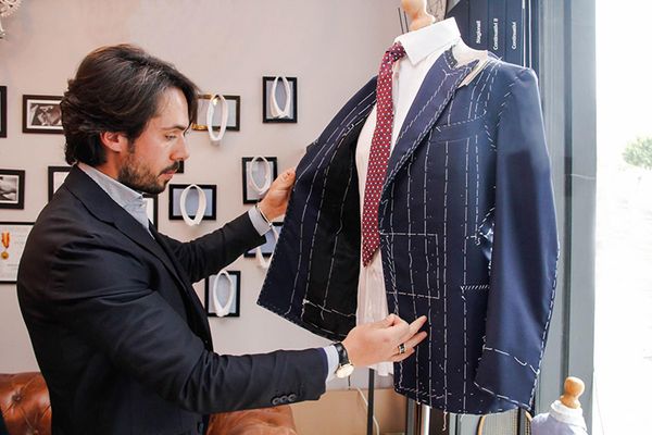 Trang phục Sartorial cần phải vừa vặn ở form dáng và từng chi tiết