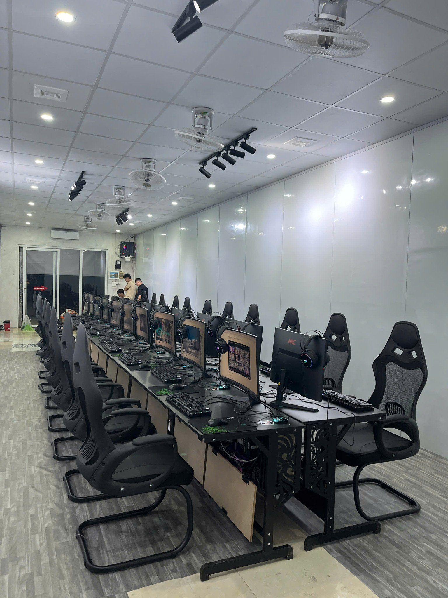 Lắp đặt phòng net 20 máy giá rẻ