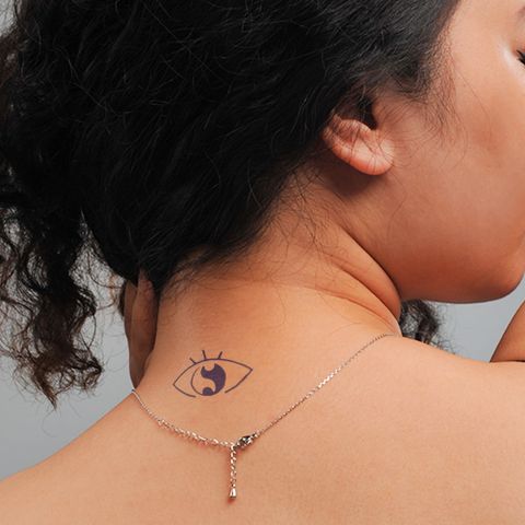 Hình xăm quyến rũ cho nữ ở gáy