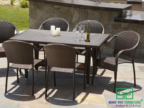 Bàn ghế giả mây giải pháp hoàn hảo cho quán cafe sân vườn dưới nắng nóng mùa hè
