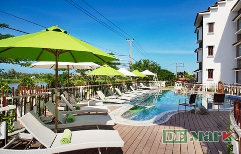 Có Nên Sử Dụng Ghế Hồ Bơi Mây Nhựa Cho Hồ Bể Bơi Ngoài Trời Không?