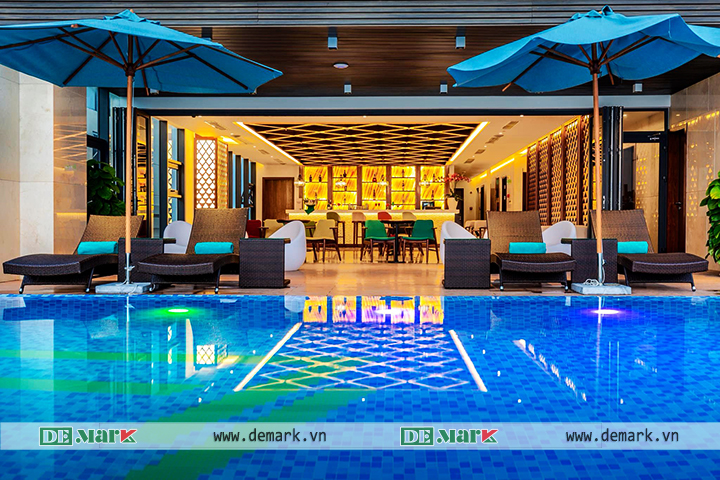 Khách sạn Maximilan đà nẵng chọn DeMark cung cấp ghế hồ bơi nhựa giả mây