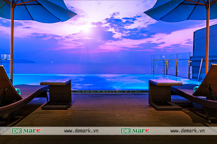 Khách sạn Maximilan đà nẵng chọn DeMark cung cấp ghế hồ bơi nhựa giả mây