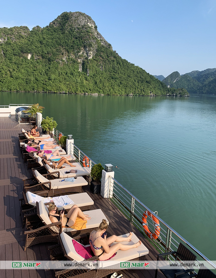 DeMark Furniture cung cấp Ghế Hồ Bơi Giả Mây cho du thuyền 5* Oasis Bay Party Cruise Halong Bay