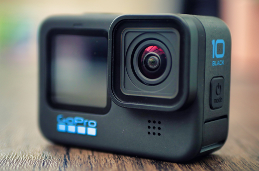 GoPro Hero 10 Black mang đến hình ảnh sắc nét và chân thực với khả năng quay video 5.3K 60fps.