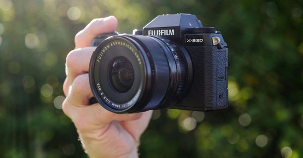 Fujifilm X-S20 có cảm biến 26,1 MP APS-C X-Trans CMOS 4.