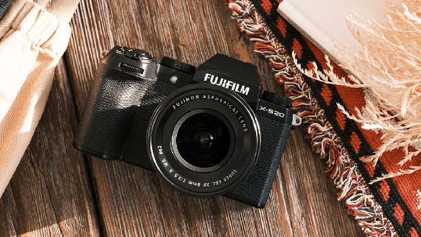 Fujifilm X-S20 sở hữu khá nhiều điểm nổi bật so với các đối thủ
