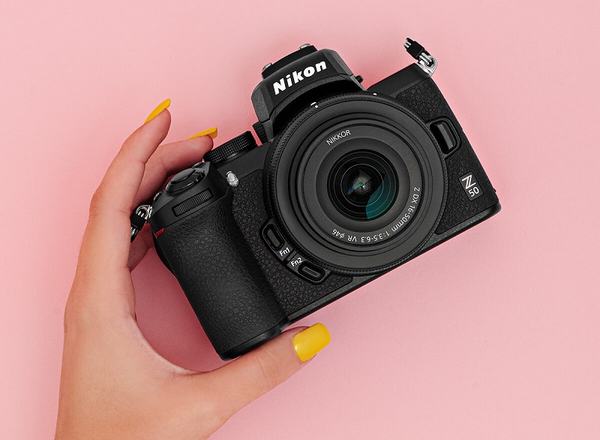 Khác với Canon R50, Nikon Z50 không có khả năng lấy nét theo mắt.