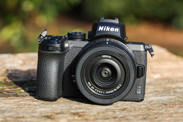 Nikon có thiết kế chống nước và chống bụi.
