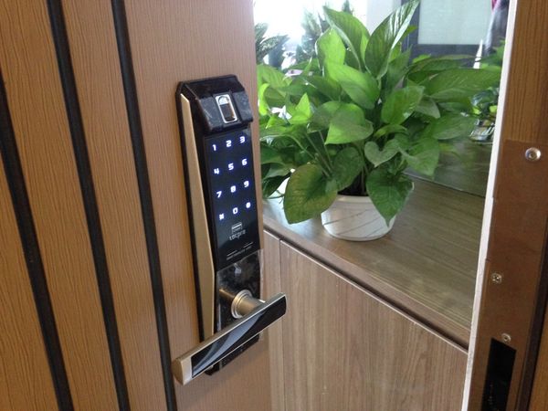 Đánh giá chi tiết khóa cửa vân tay thông minh Locpro K300f - Made in Korea